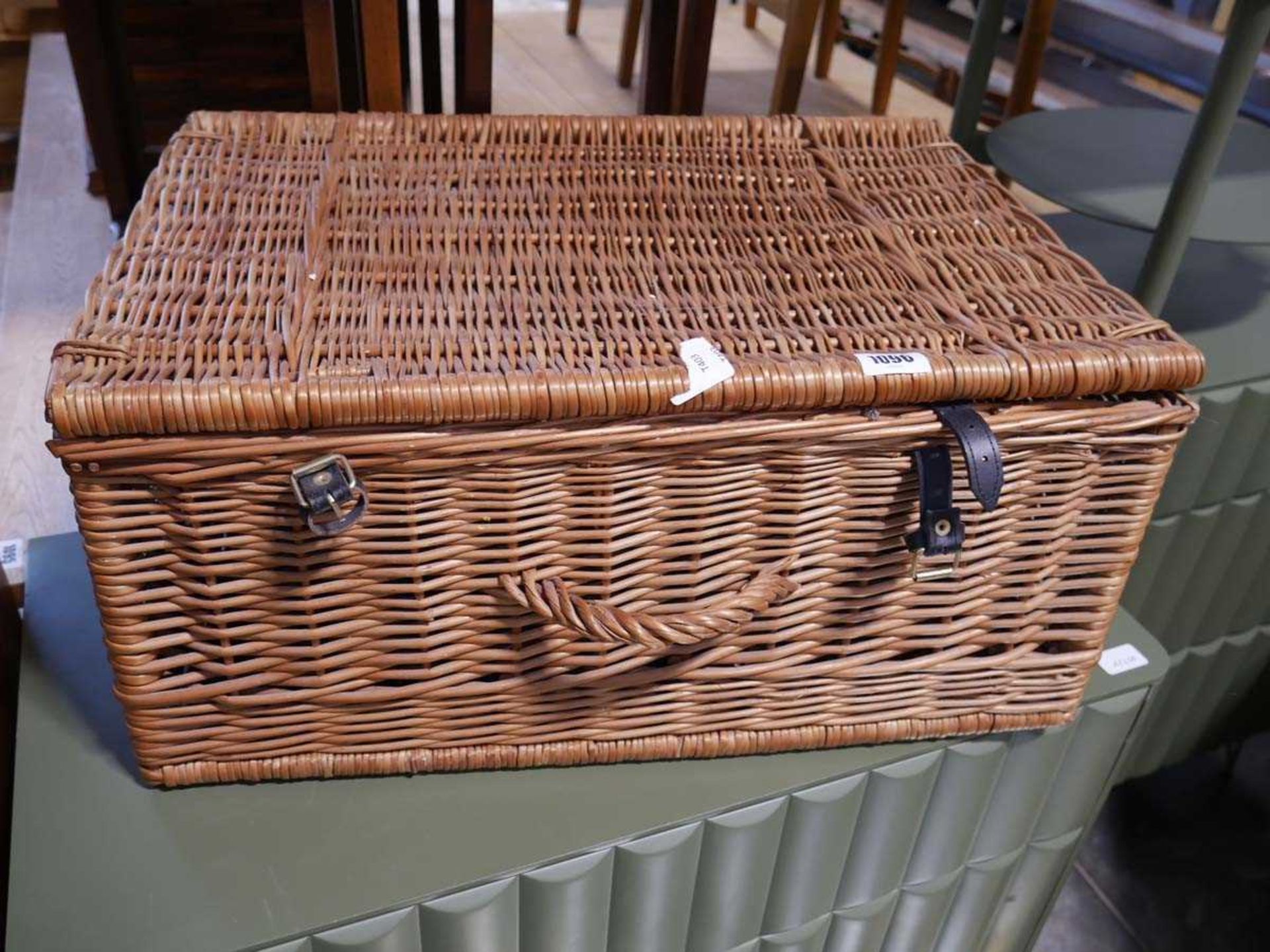 Wicker picnic hamper