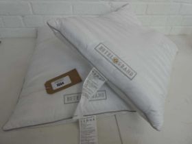 +VAT 2 hotel grand feather and down pillows