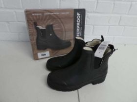 +VAT Boxed pair of ladies weatherproof ankle wellies in black size 6