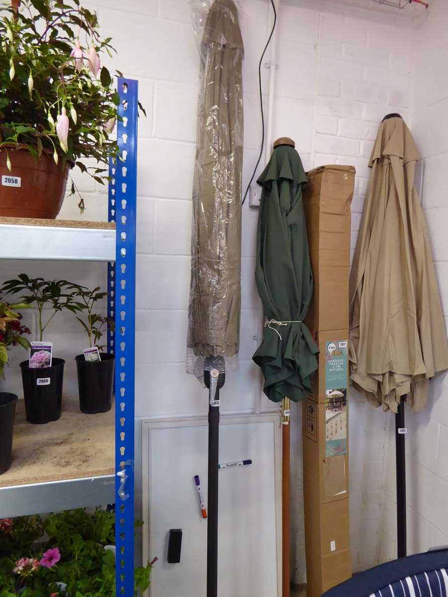 2.5L brown cloth wind up garden parasol