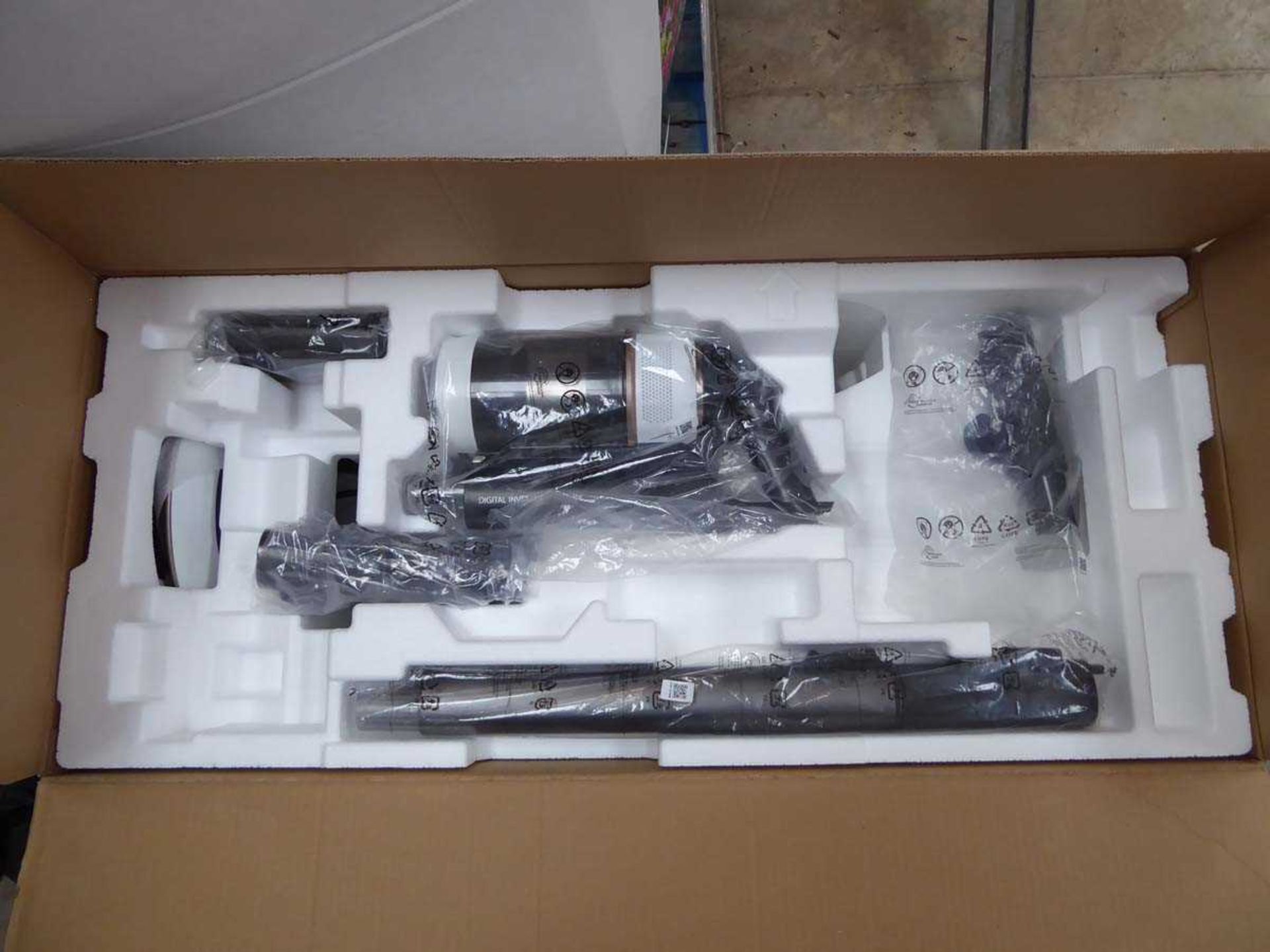+VAT Boxed Samsung Bespoke Jet cordless vacuum cleaner - Image 2 of 3