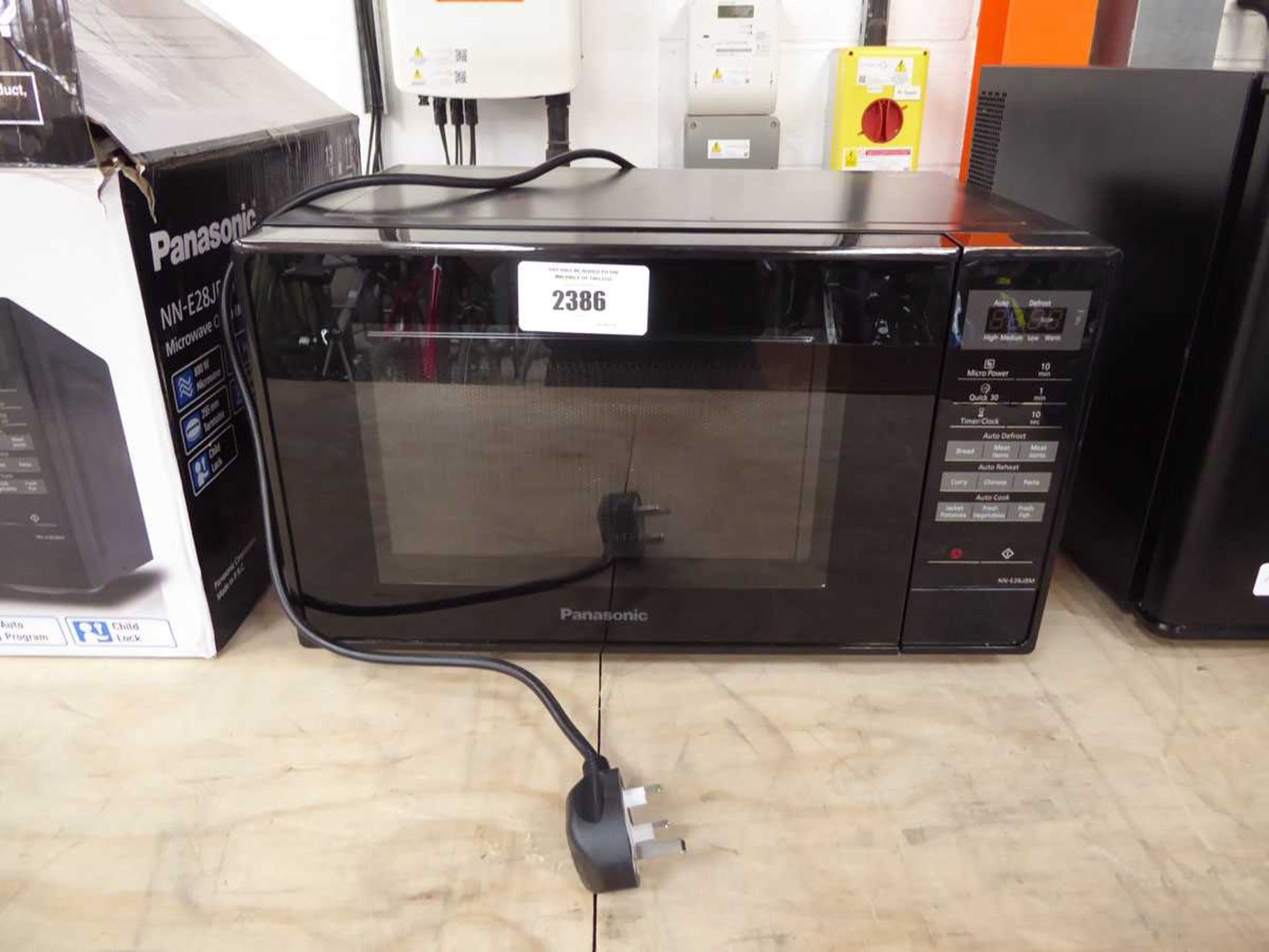 +VAT Unboxed Panasonic digital microwave oven in black (NN-ET8JBM)