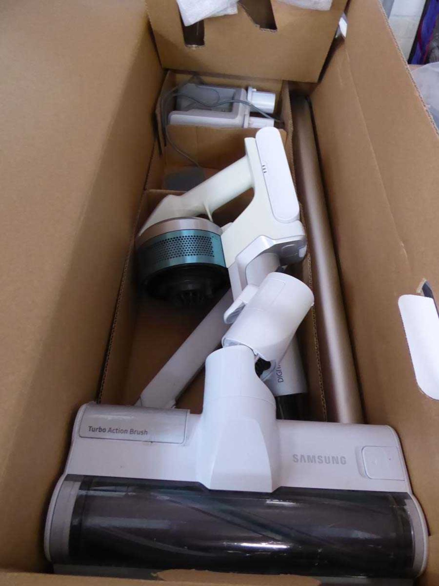 +VAT Boxed Samsung Jet 70 cordless stick vacuum cleaner - Image 2 of 2