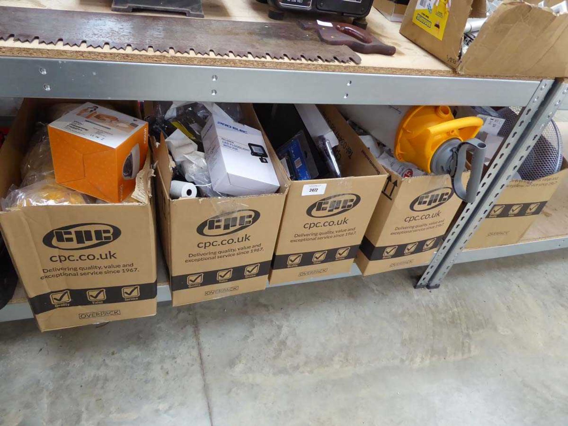 +VAT 5 boxes of mixed electrical items incl. floodlights, electrical components, sockets, fan parts,