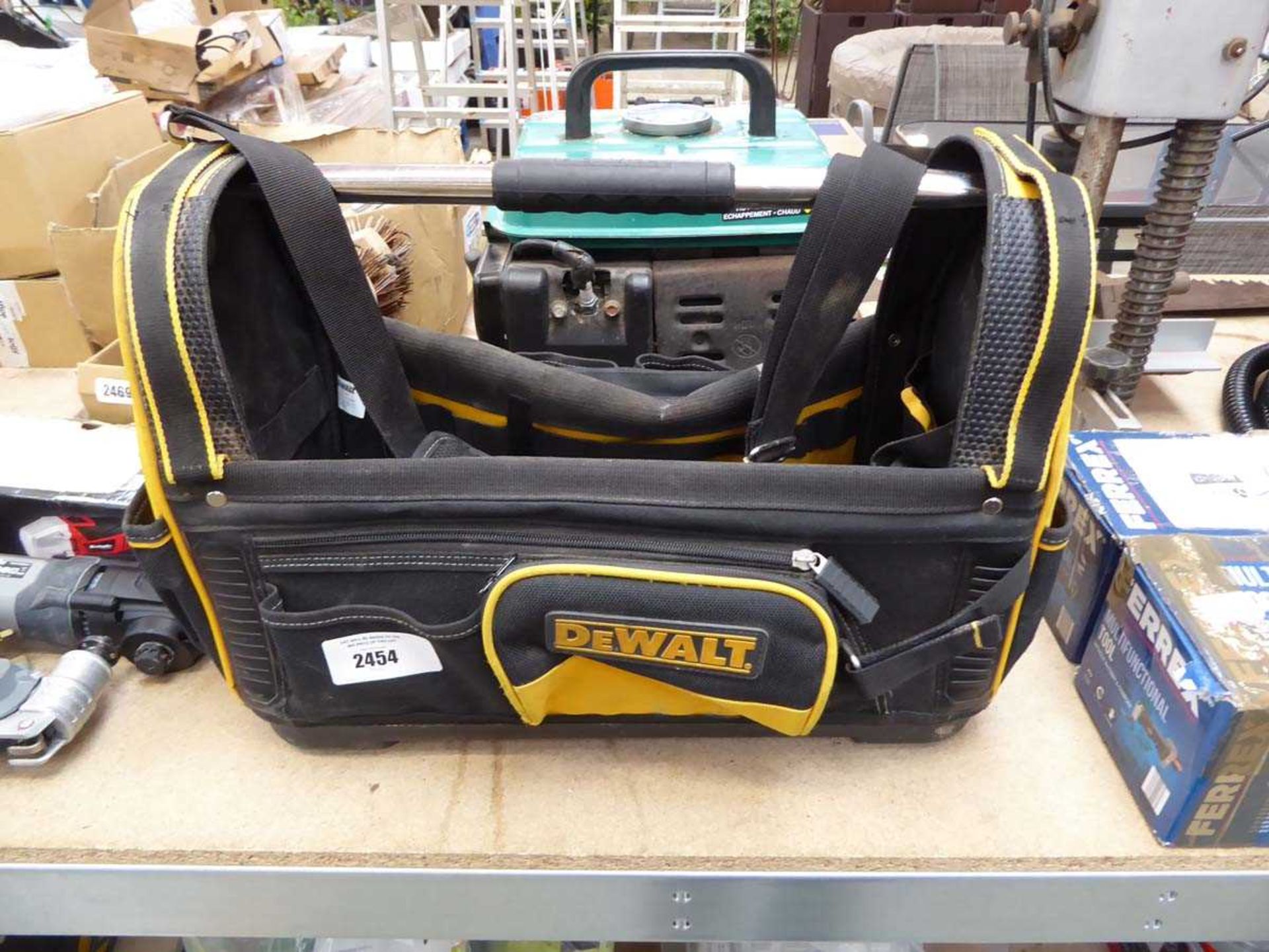 +VAT DeWalt tool bag holdall