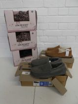 +VAT 2 boxed pairs of mens kirkland suede slippers together with 3 boxed pairs of ladies totes