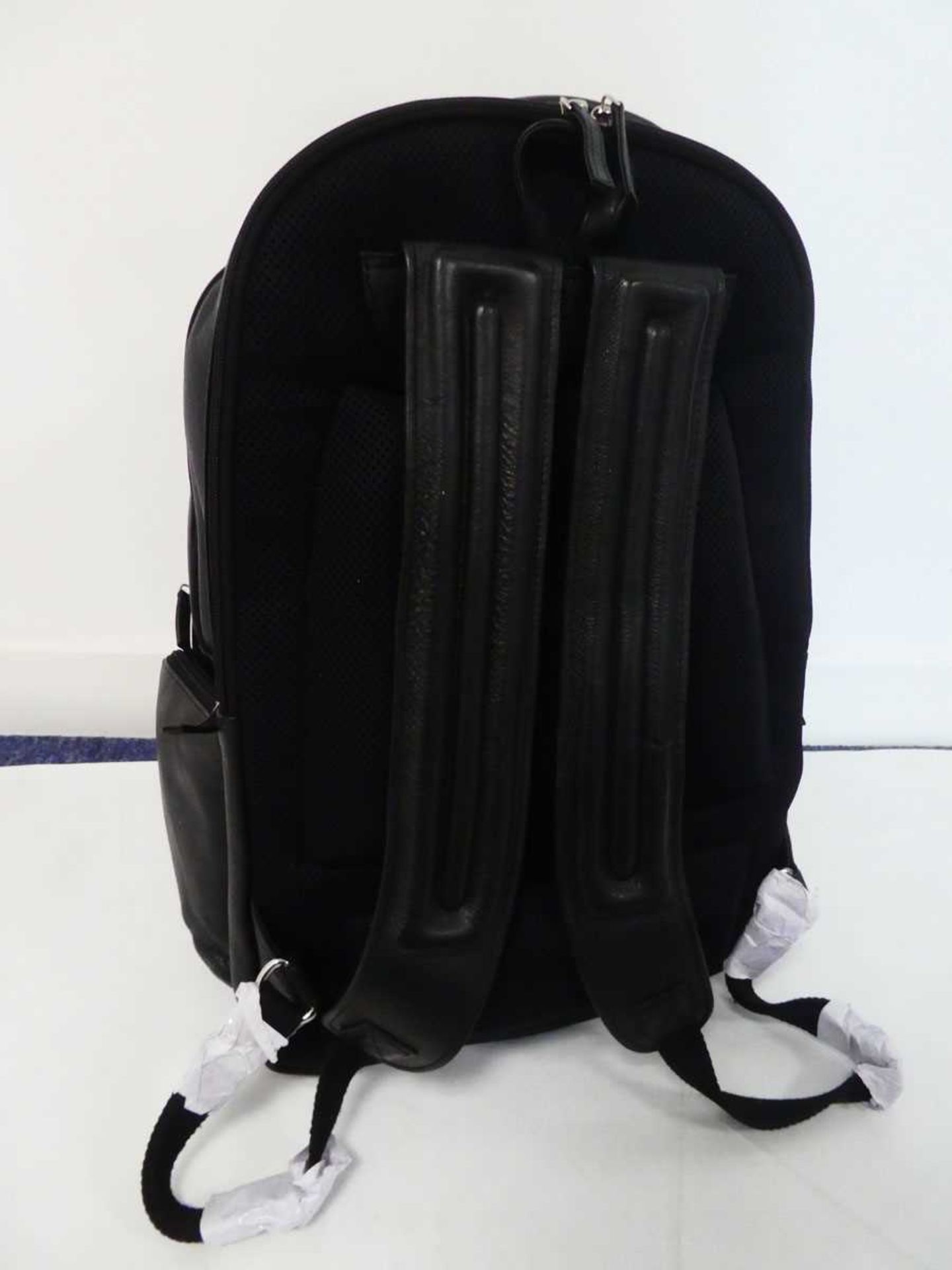 +VAT Osprey lockton grainy hide backpack in black - Image 2 of 2