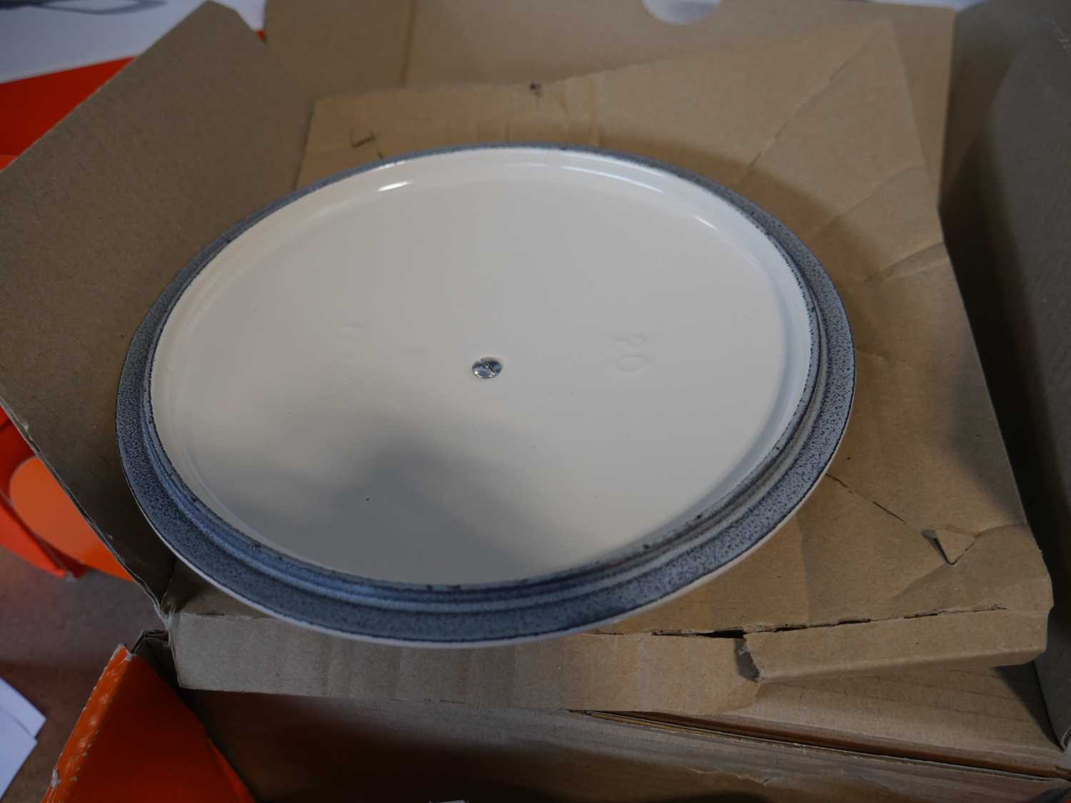 +VAT Le Creuset casserole dish in white, boxed - Image 5 of 5