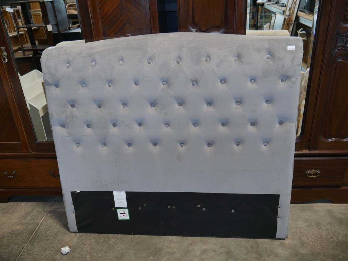 Light grey button back upholstered head board