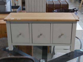 Small hall unit with 3 drawers