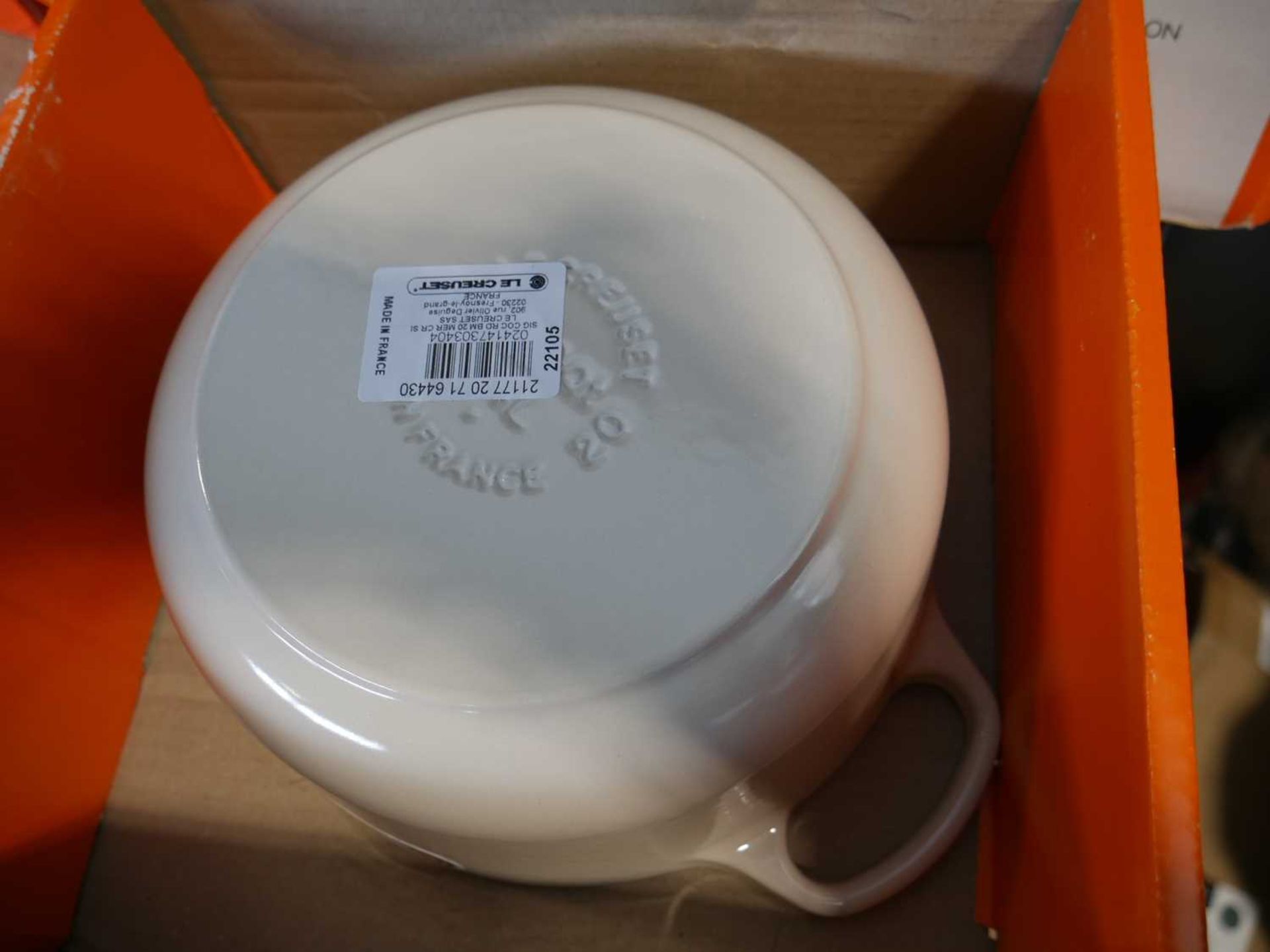 +VAT Le Creuset casserole dish in white, boxed - Image 2 of 5