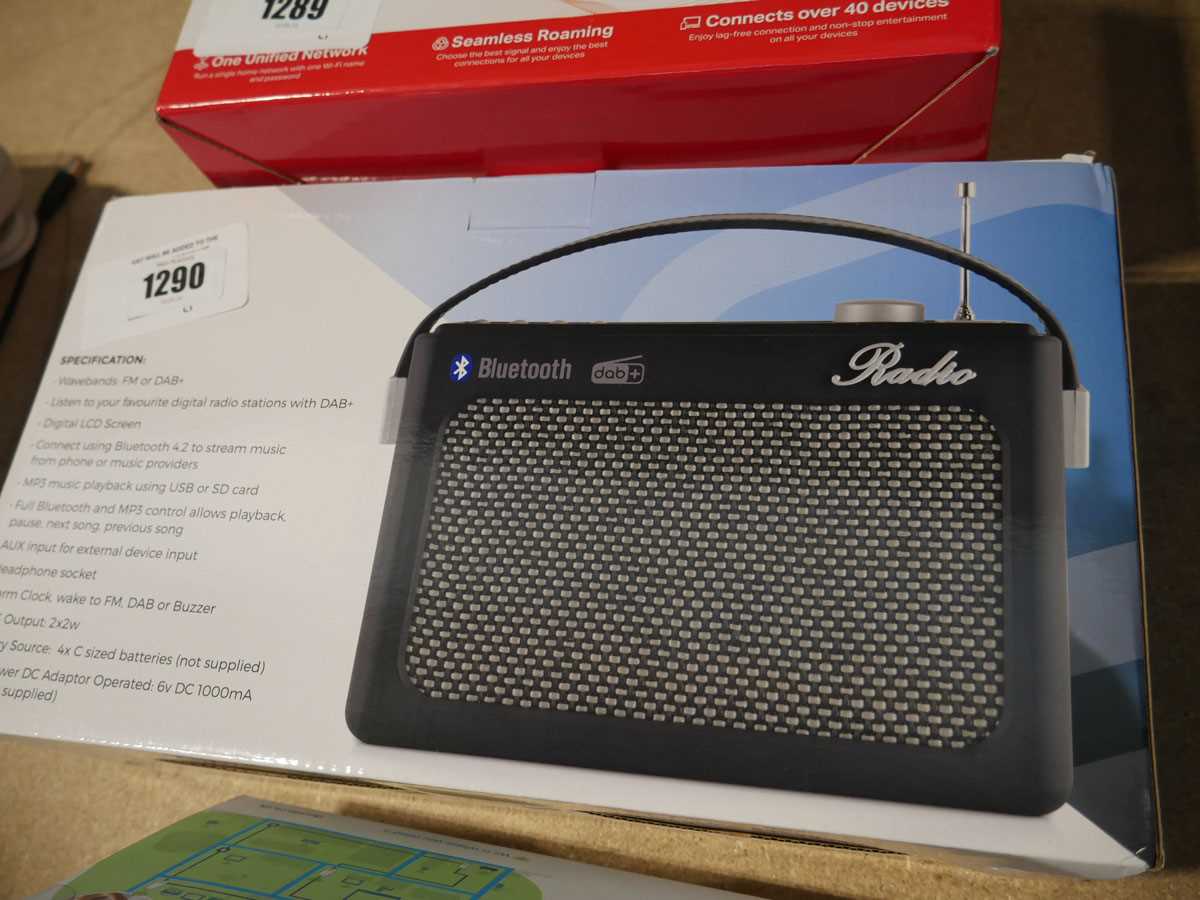 +VAT Lloydtron DAB FM portable radio