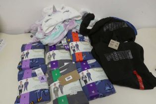 Mixed bag of childrens clothing to include loungewear, pyjamas, hooded jumpers