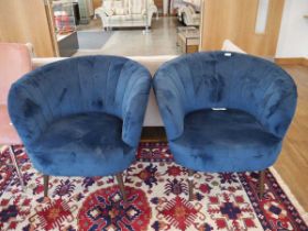 2 small chairs in blue velvet material