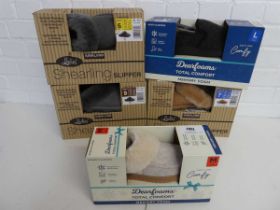 +VAT 5 boxed pairs of mens and womens slippers to include kirkland and dearfoams