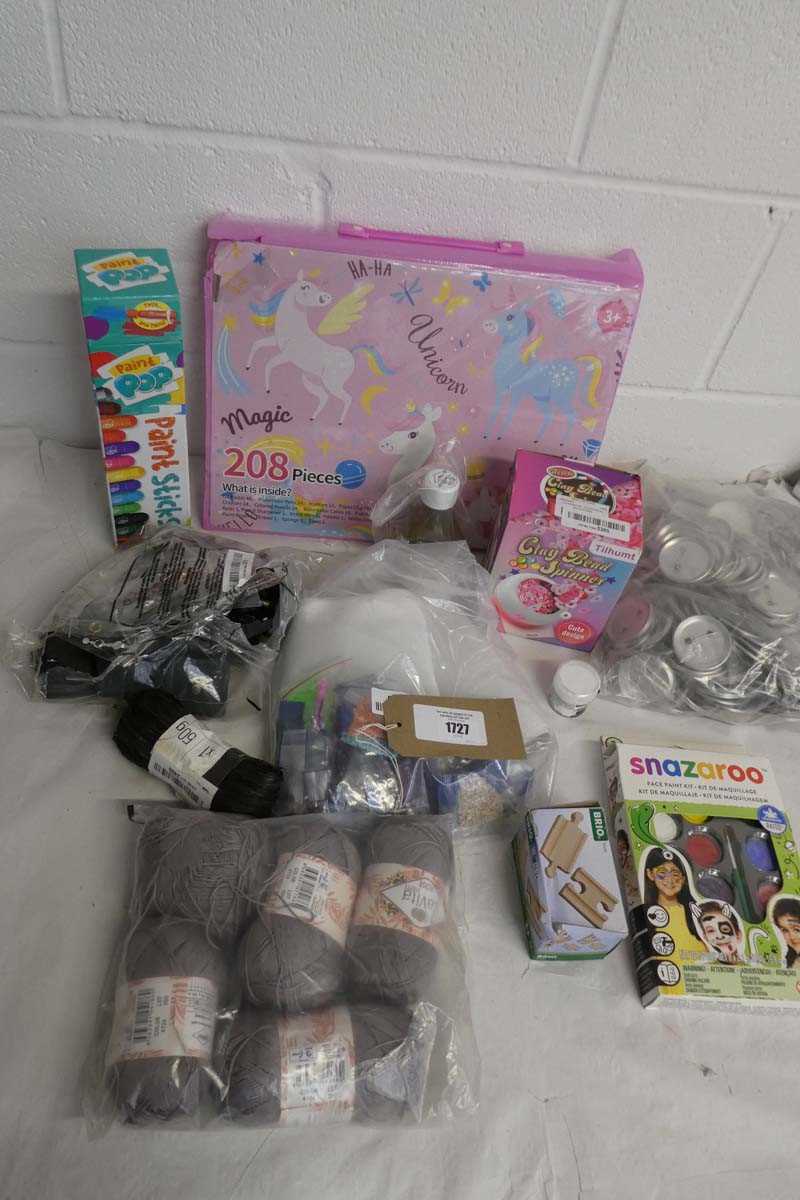 +VAT Craft items incl. unicorn 208 piece art set, Snazaroo face painting kit, Paint Pop paint sticks