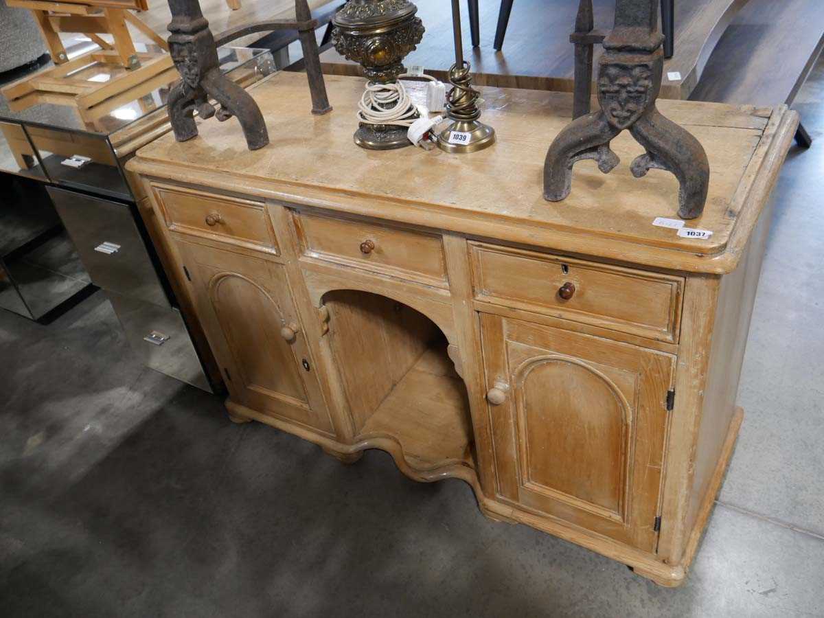 Pine buffet counter with 3 drawers and 2 cupboards