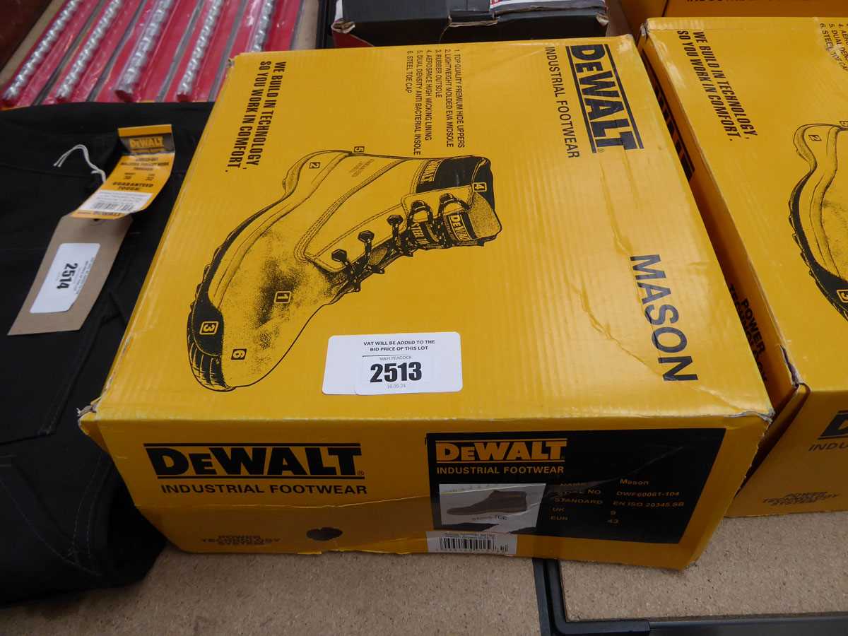 +VAT Boxed pair of DeWalt Mason steel toe safety boots in brown (size 9)