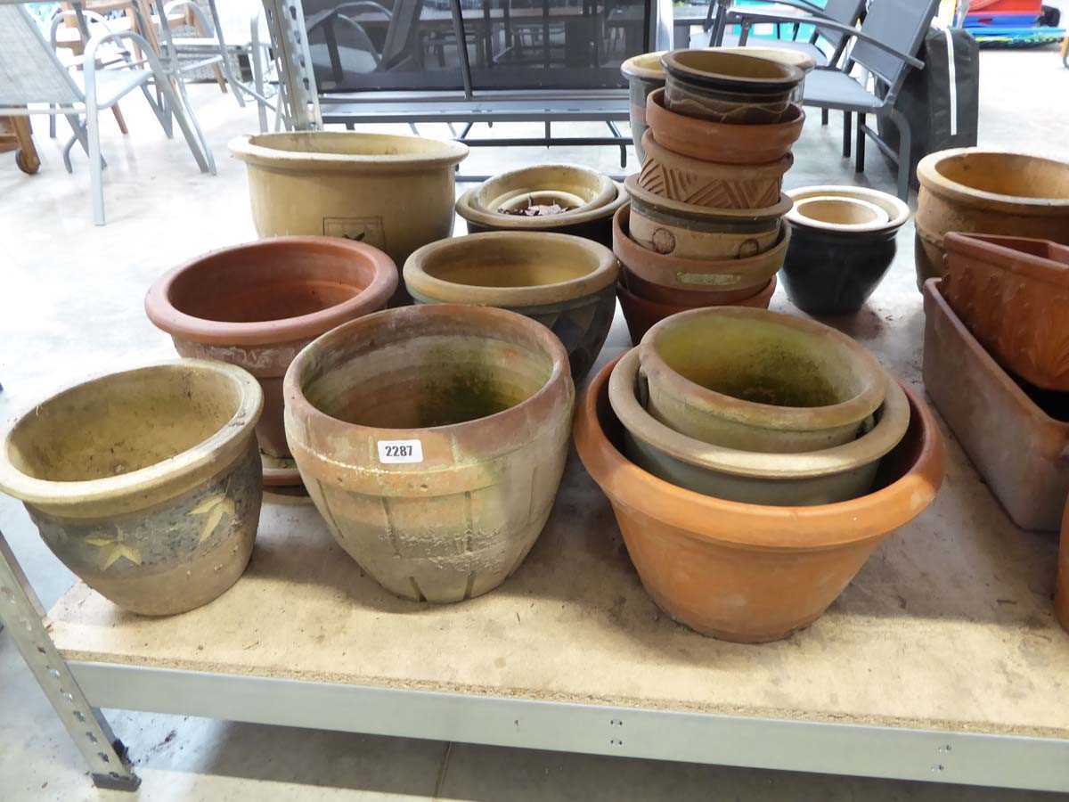 Large quantity of various sized garden pots