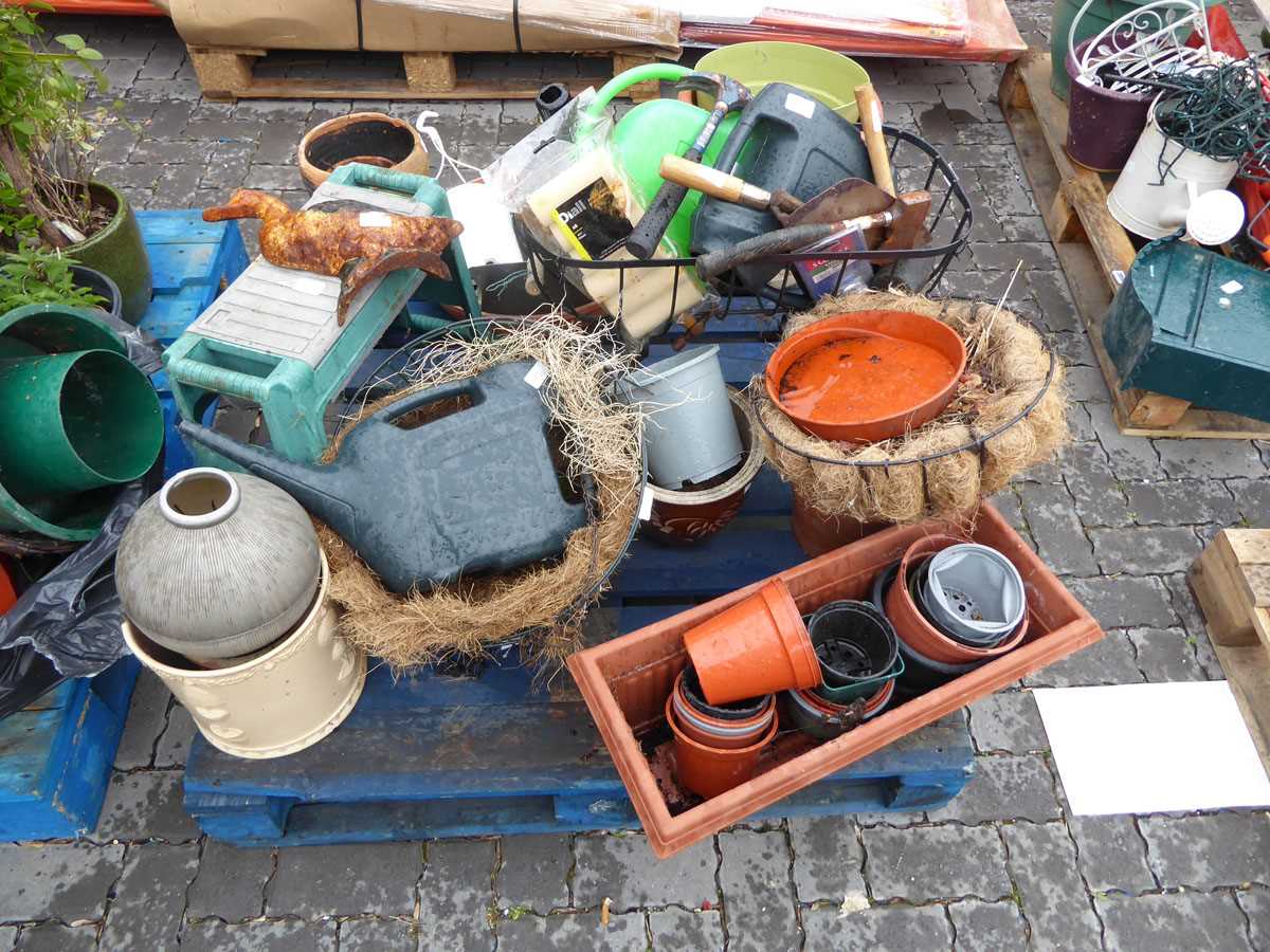 Pallet containing mixed garden related items incl. pots, parasol stand, concrete squirrel,