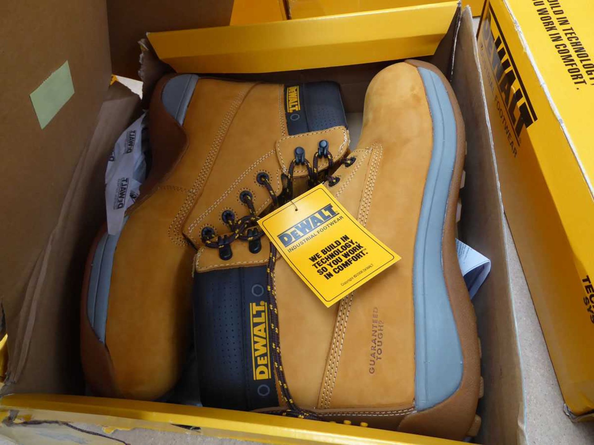 +VAT Boxed pair of DeWalt Mason steel toe safety boots in tan (size 12) - Bild 2 aus 2