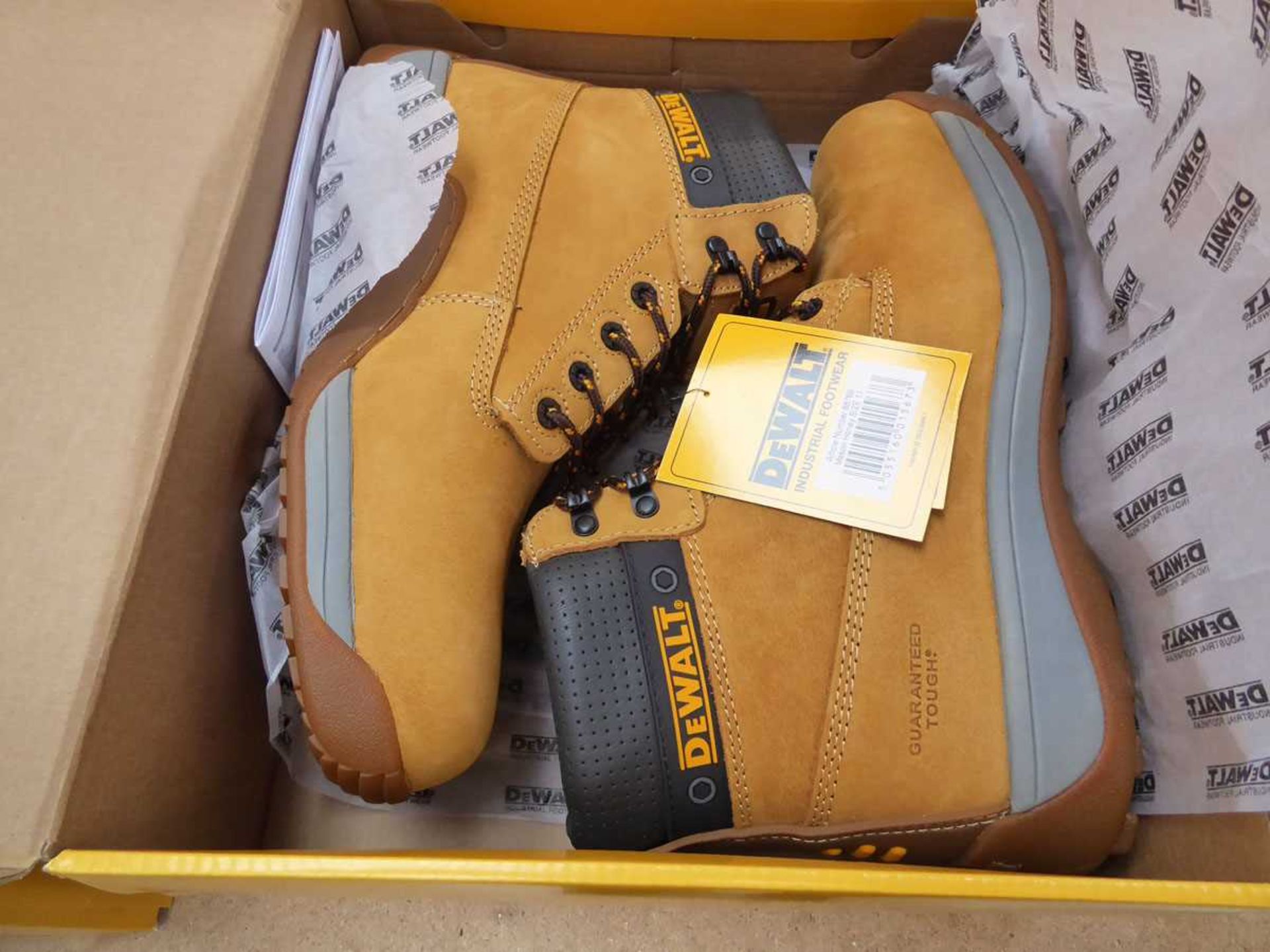 +VAT Boxed pair of DeWalt Mason steel toe safety boots in tan (size 11) - Bild 2 aus 2