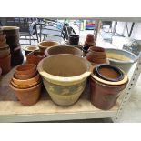 Large quantity of various sized garden pots