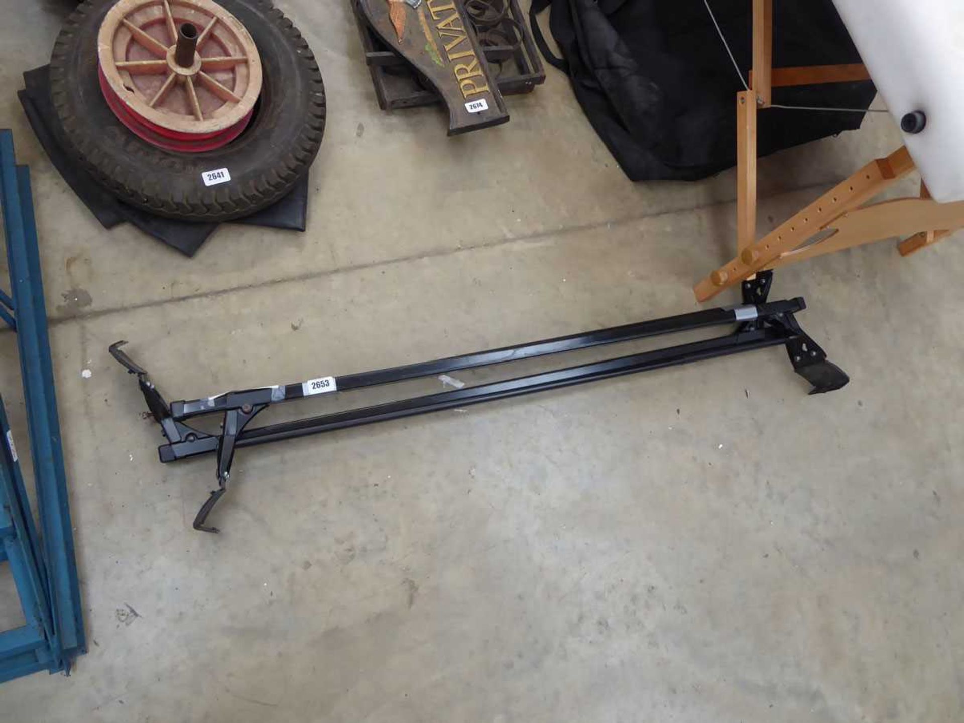 Pair of roof bars for VW Polo