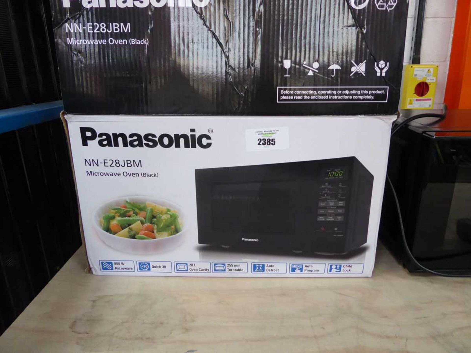 +VAT Boxed Panasonic digital microwave oven in black (NN-ET8JBM)
