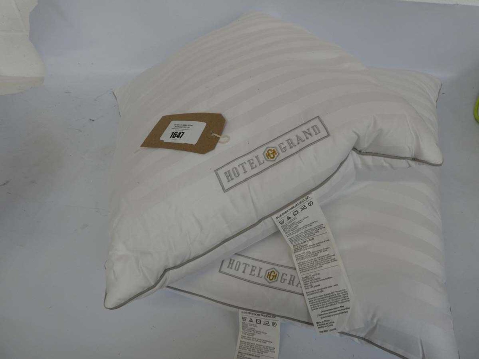 +VAT 2 hotel grand feather and down pillows