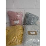 +VAT Bag of 4 blankets incl. 1 in coral fleece, yellow waffle blanket, pale blue waffel blanket