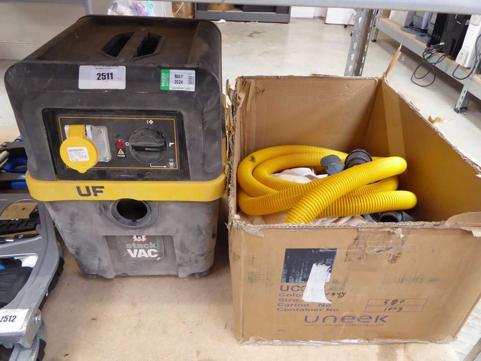 +VAT V-TUF 100V vacuum cleaner