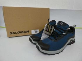 +VAT Boxed pair of mens Salomon GORE-TEX contagrip walking shoes in blue size UK 9