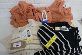 +VAT Approx. 15 ladies weatherproof vintage knitted jumpers