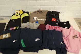 +VAT Approx. 14 items of clothing incl. Nike, Levi's, Ted Baker, DKNY, etc.