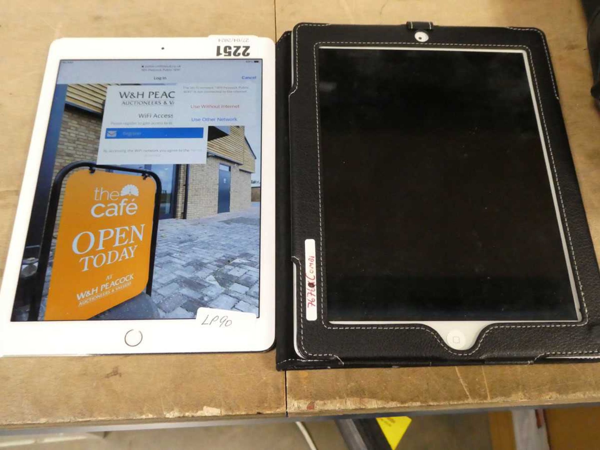 Apple iPad A1567 with case