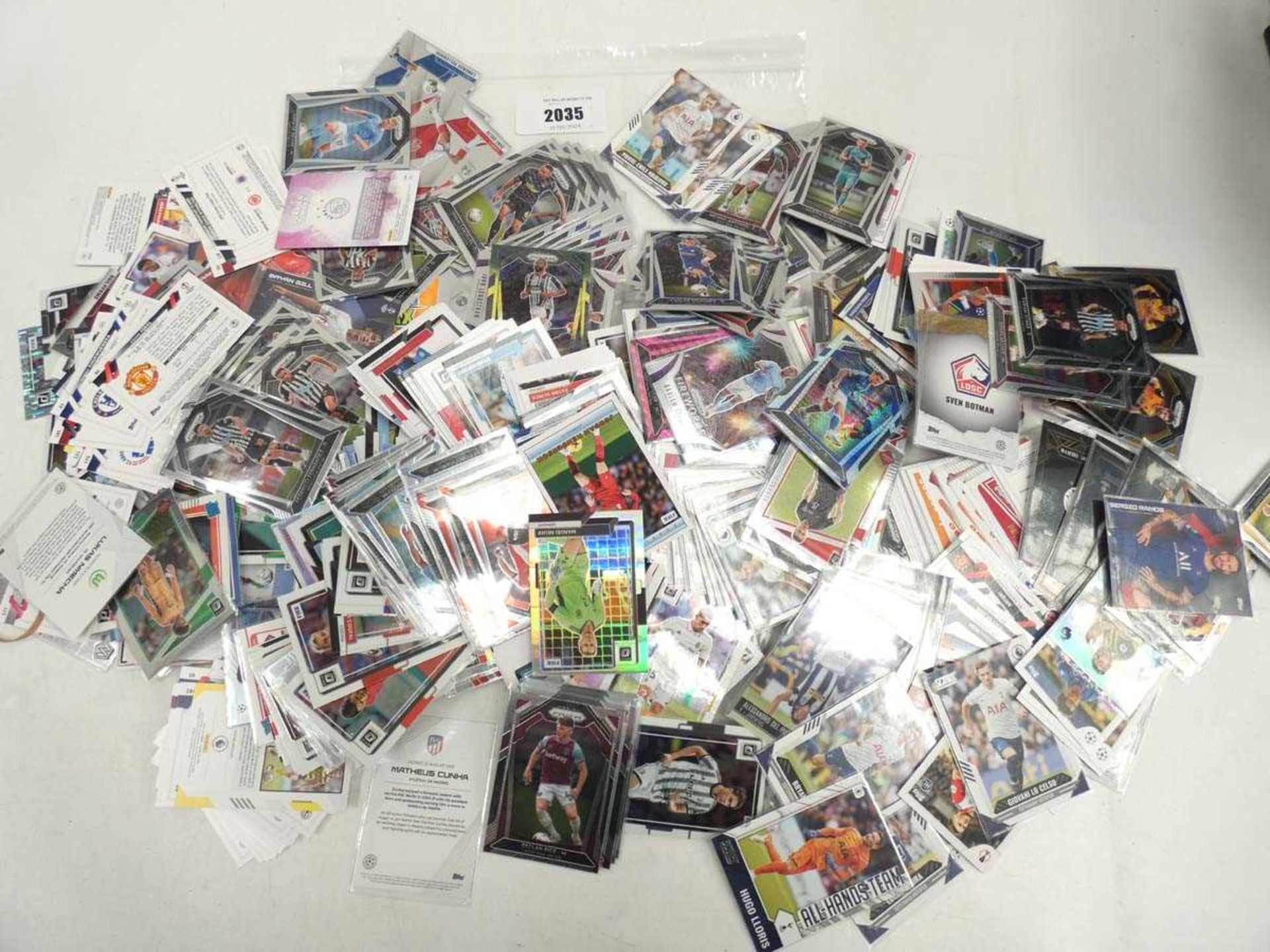 +VAT Quantity of various collectable Topps and Panini football cards