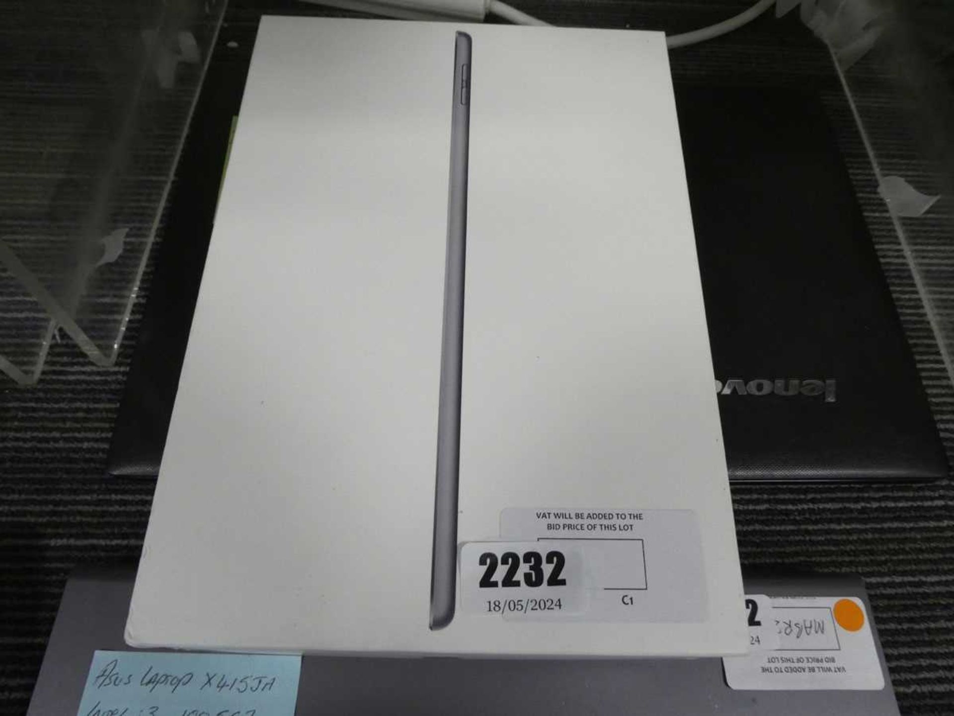 +VAT Apple iPad 10.2" 9th generation 64GB with box