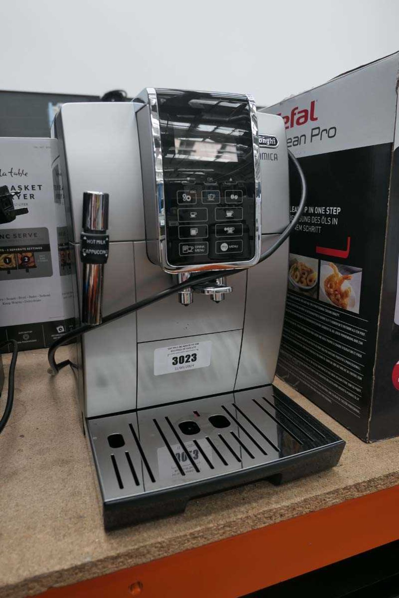 +VAT Unboxed Delonghi Dinamica coffee machine