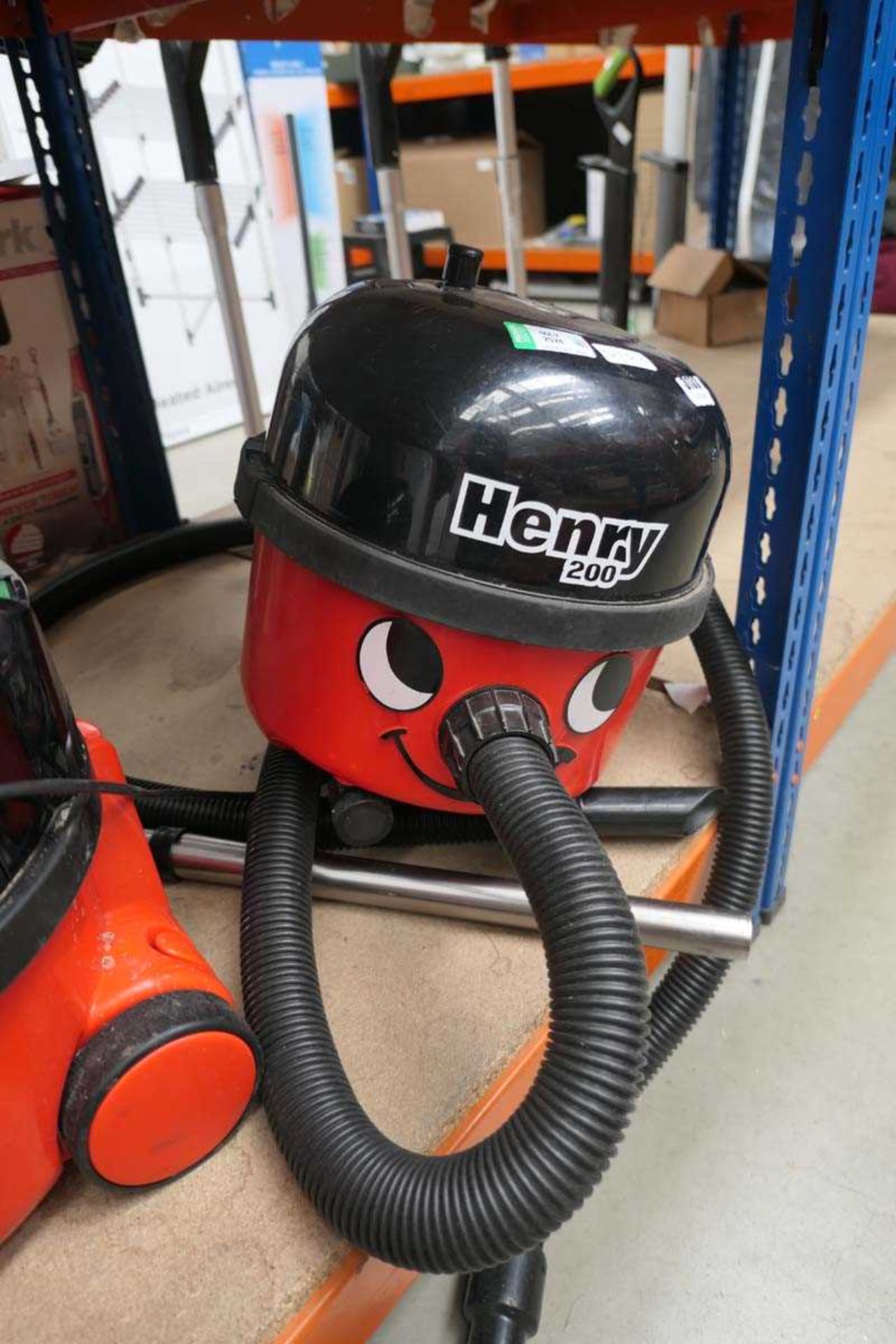 Henry 200 vacuum cleaner, no pole