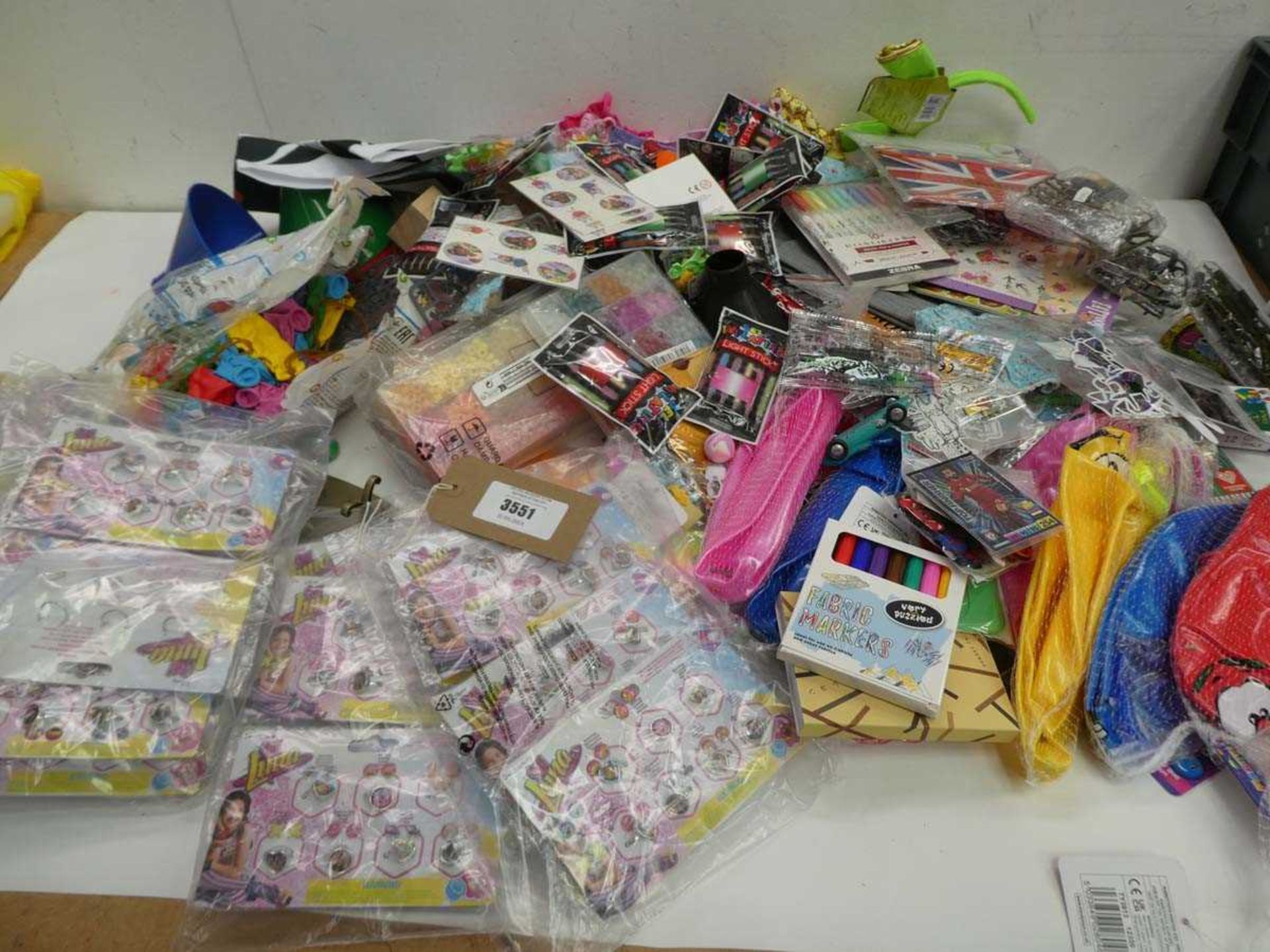 +VAT Large bag of novelty toys, balloons, girls rings, inflatables, beads, bouncy balls, light