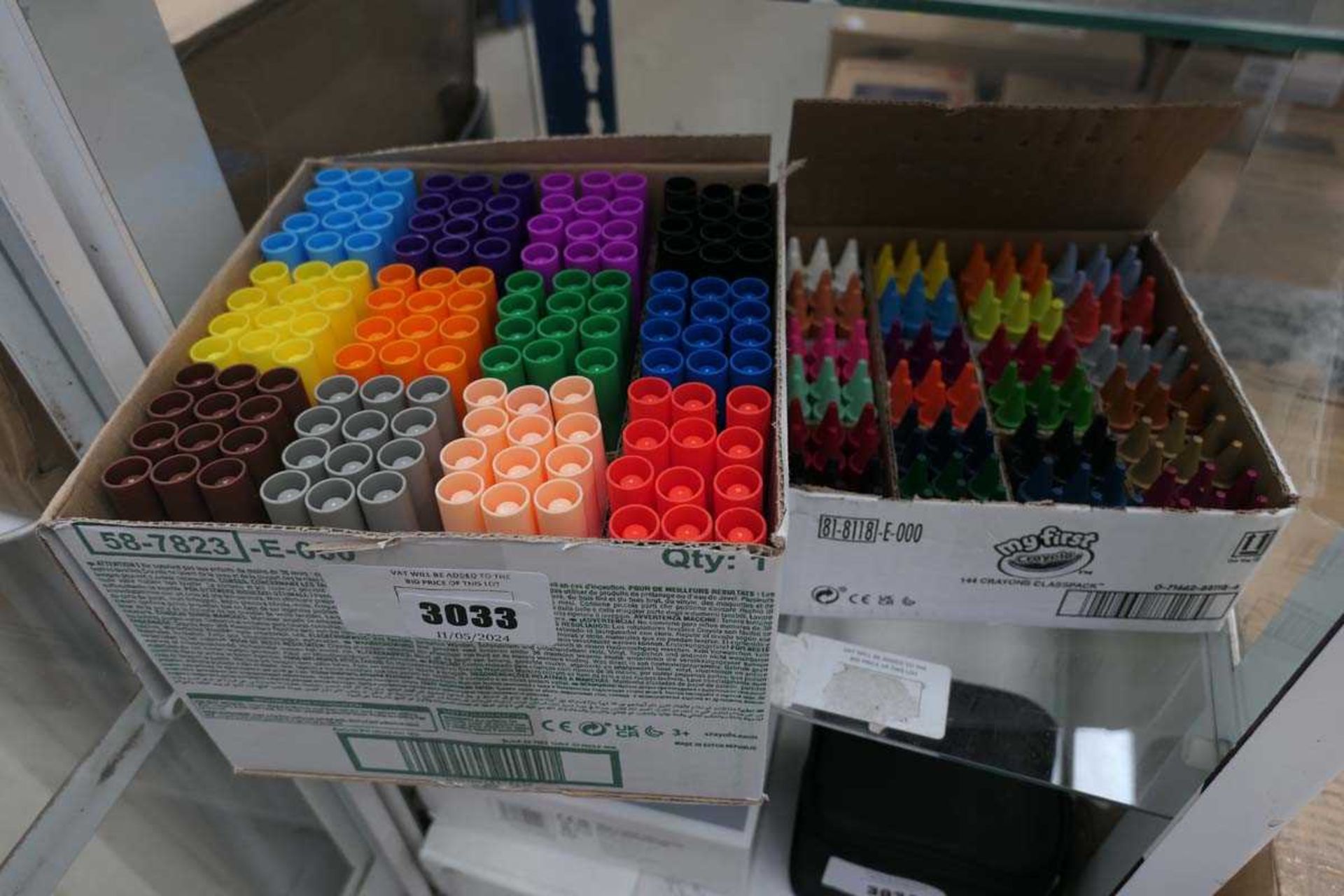 +VAT Box of Crayola crayons and felt tip pens