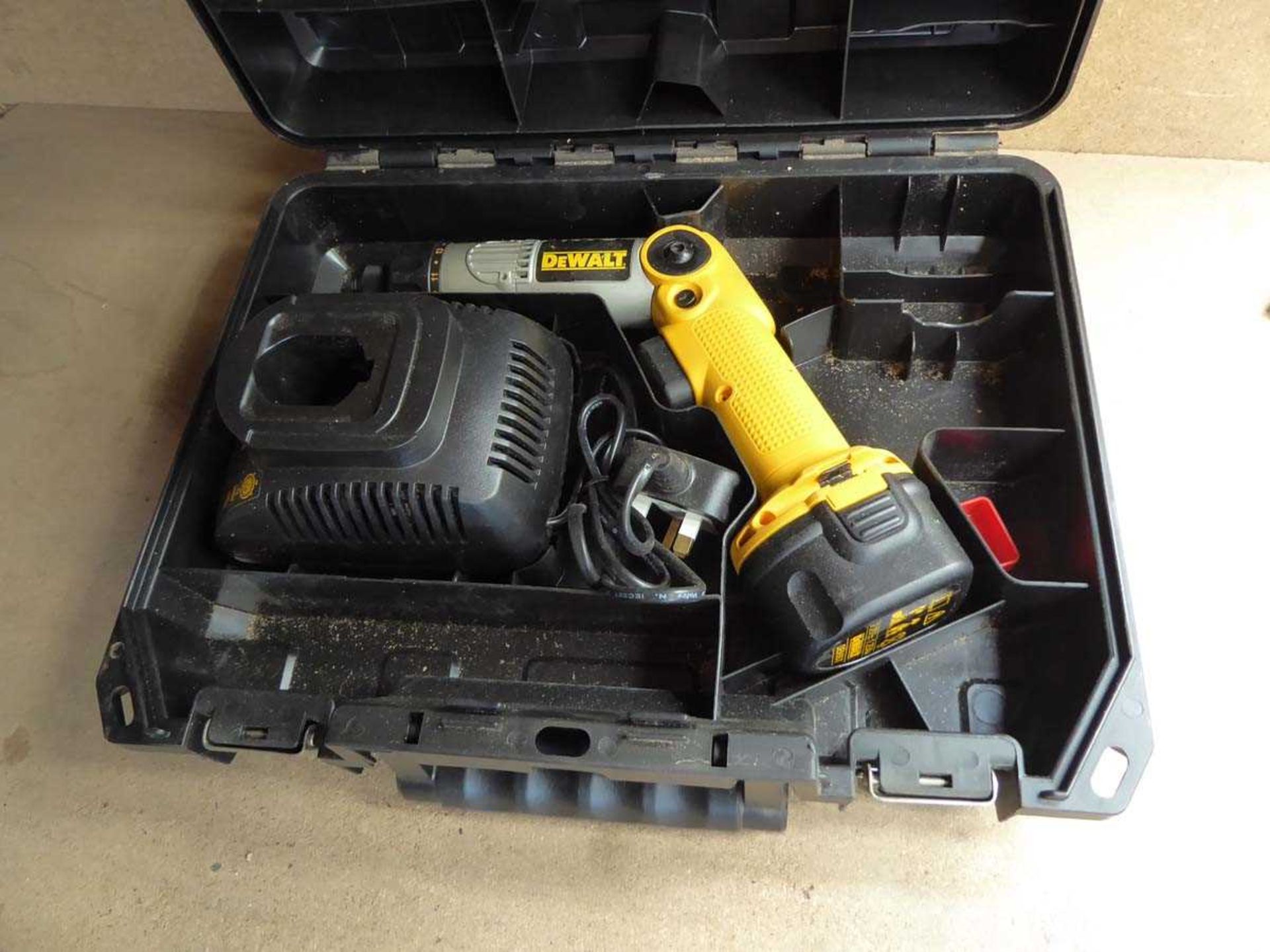 Dewalt angle drill with 1 battery and charger