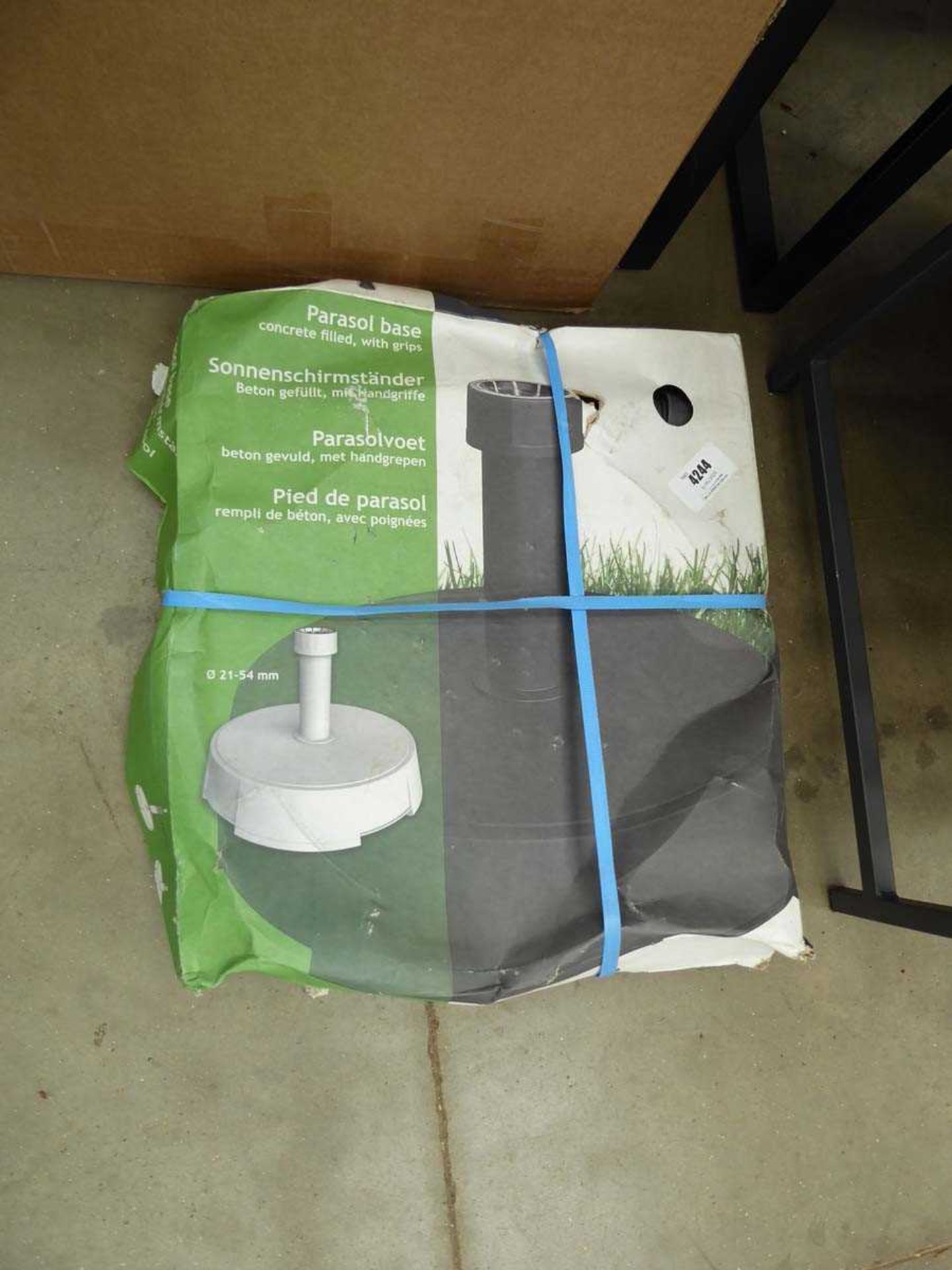 +VAT Box of artificial plant panels and a parasol base