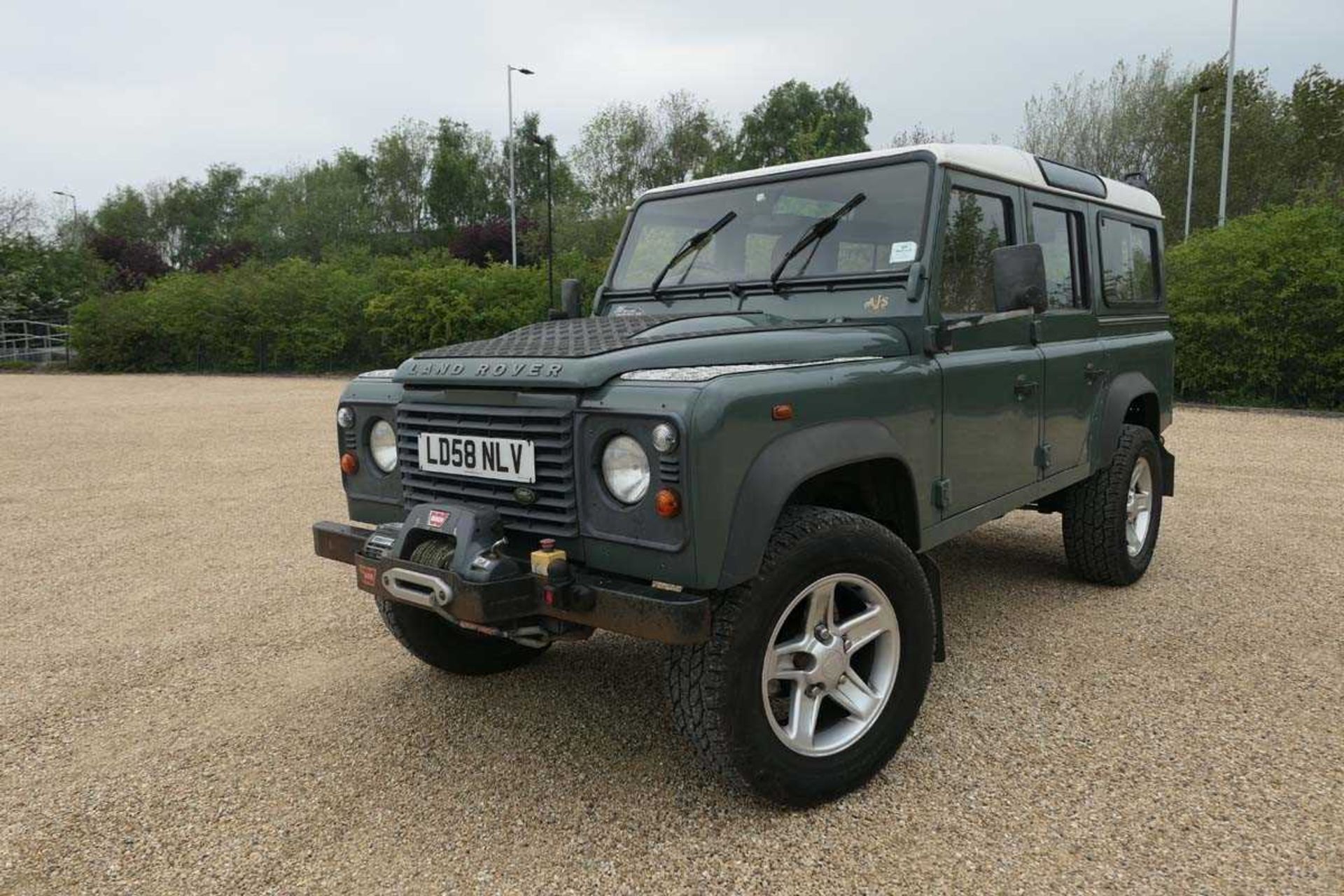 (LD58 NLV) 2008 Land Rover Defender 110 LWB station wagon estate in green, 2402cc diesel, 6-speed - Image 17 of 20