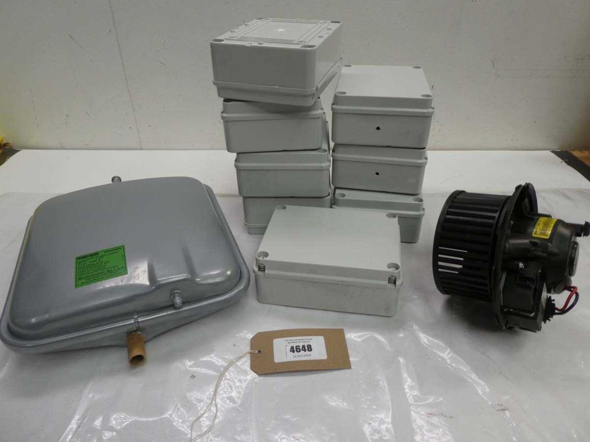 +VAT Winkelmann CRI 8 expansion tank, 8 Gewiss outdoor junction boxes and motor