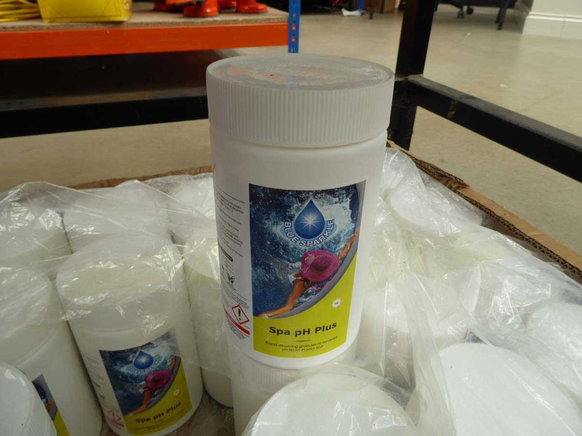 Box of spa chemicals - Image 2 of 2