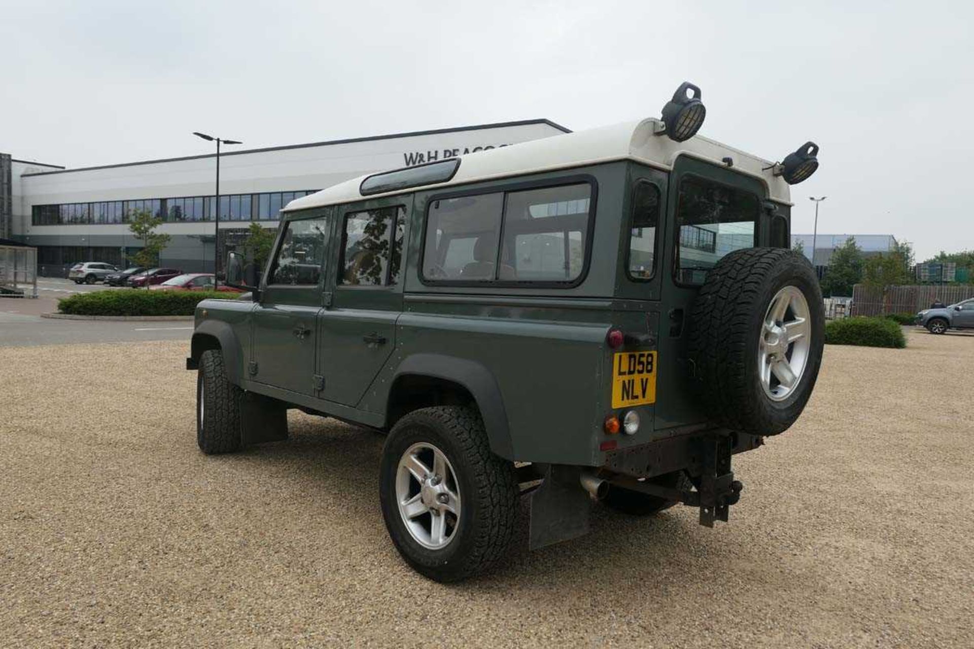(LD58 NLV) 2008 Land Rover Defender 110 LWB station wagon estate in green, 2402cc diesel, 6-speed - Image 13 of 20