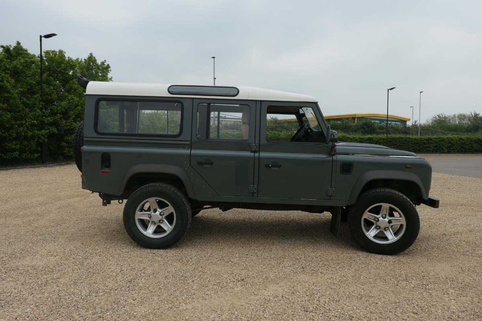 (LD58 NLV) 2008 Land Rover Defender 110 LWB station wagon estate in green, 2402cc diesel, 6-speed - Image 9 of 20