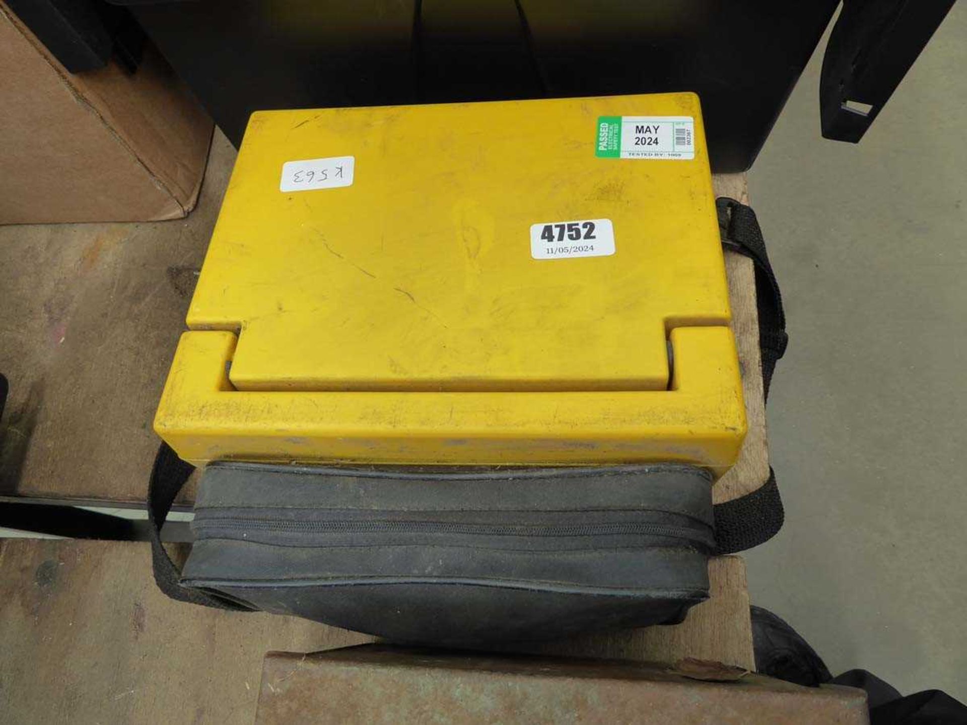 Pat testing machine and box containing pipe threader - Image 2 of 2